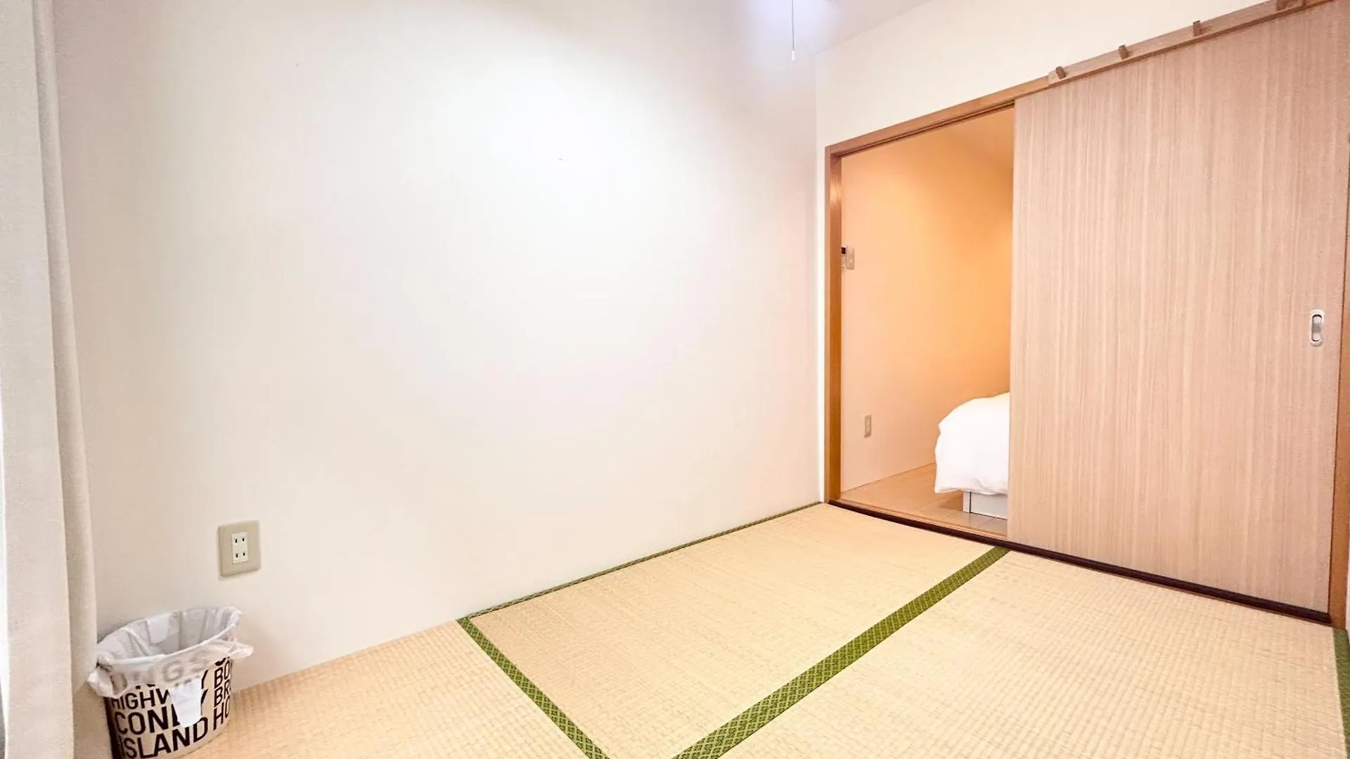 Holiday home 西九条駅徒歩2分usjと梅田と関空直通丸々貸切長屋koto Villa Osaka