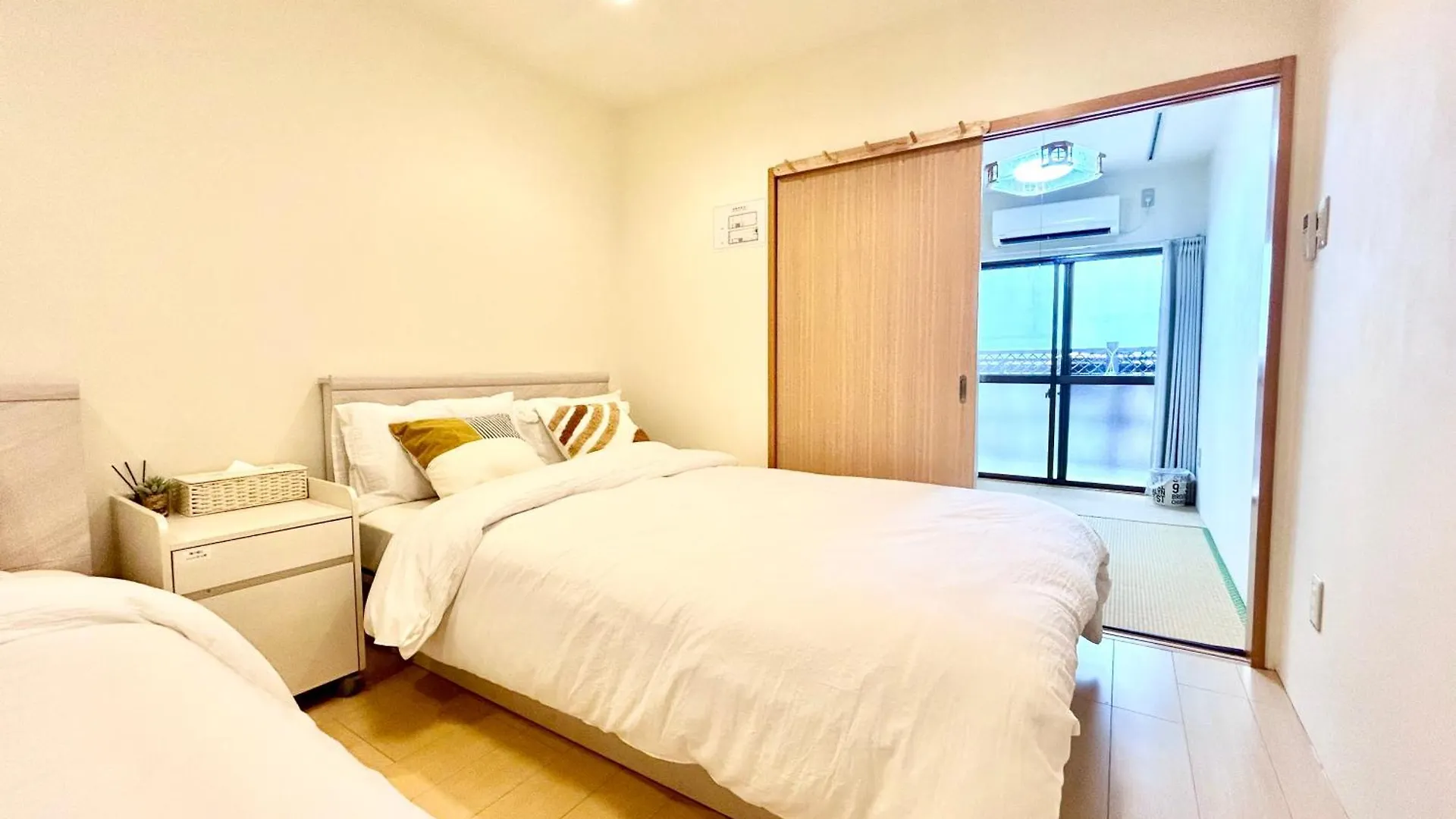 Holiday home 西九条駅徒歩2分usjと梅田と関空直通丸々貸切長屋koto Villa Osaka